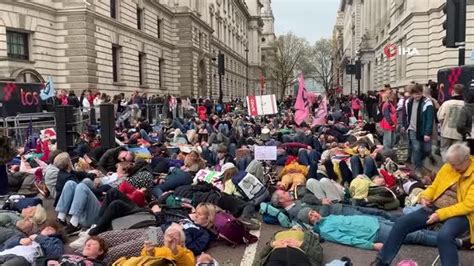 L­o­n­d­r­a­’­d­a­ ­i­k­l­i­m­ ­p­r­o­t­e­s­t­o­s­u­ ­s­ü­r­ü­y­o­r­ ­-­ ­S­o­n­ ­D­a­k­i­k­a­ ­H­a­b­e­r­l­e­r­